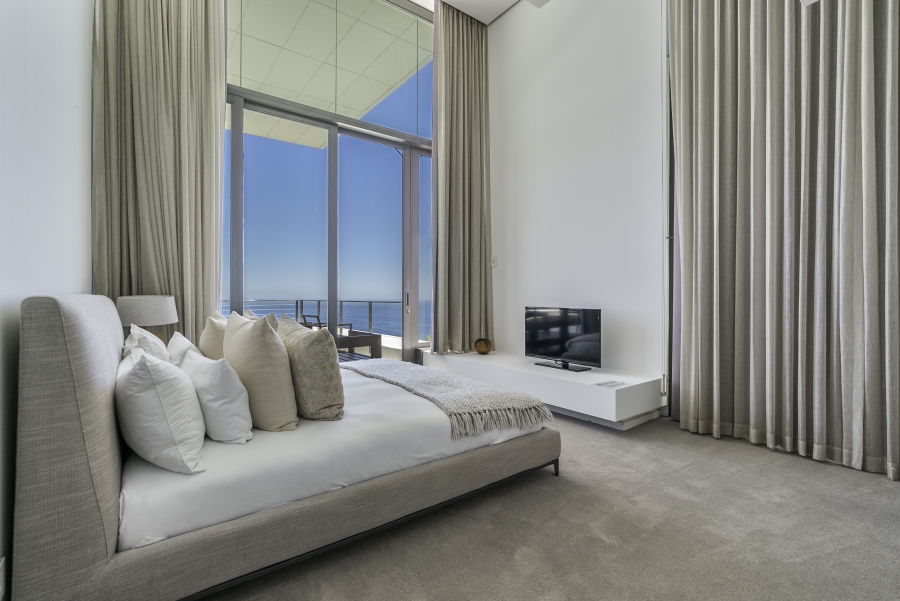5 Bedroom Property for Sale in Clifton Western Cape